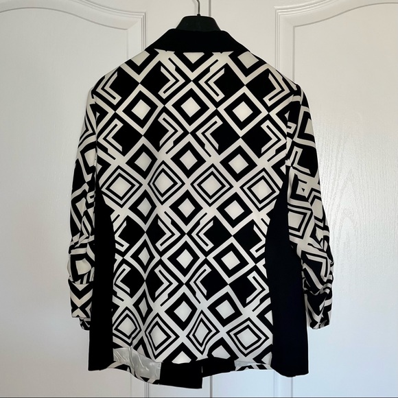 NWT Cartise Brand Patterned Blazer with Ruched Sleeves (Sold at Melanie Lyne) - Picture 2 of 6